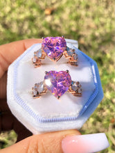 Load image into Gallery viewer, QUEEN OF HEARTS
