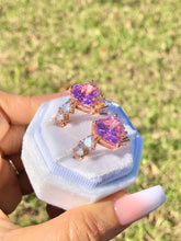 Load image into Gallery viewer, QUEEN OF HEARTS
